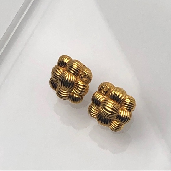 VTG 80s FENDI ETRUSCAN BASKETWEAVE LOGO EARRINGS - Picture 5 of 10